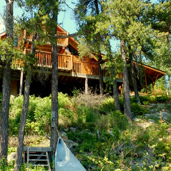 Falcon high lake cabin, chalet au Canada