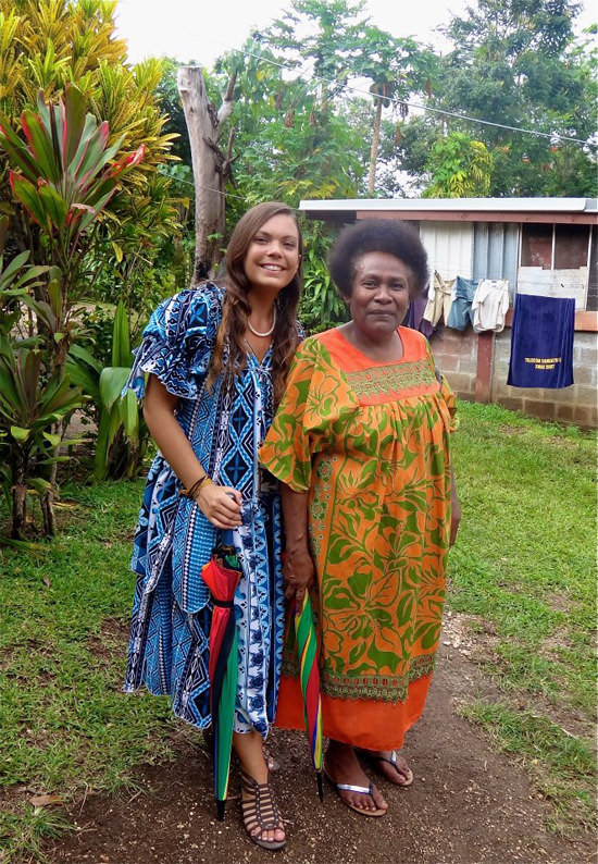 Avec Hélène, avant de se rendre à la messe