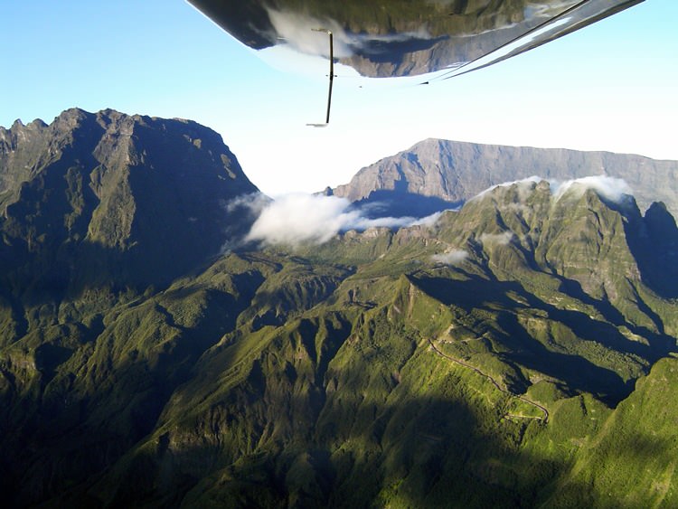 Le Piton des Neiges et le col du Taïbit, vus de Salazie